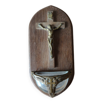Bénitier avec crucifix