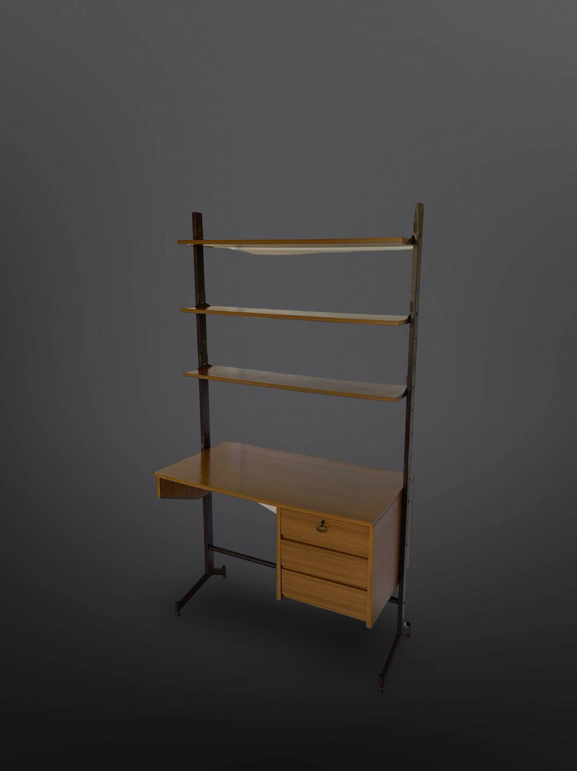 Bibliothèque italienne du milieu du siècle avec bureau.