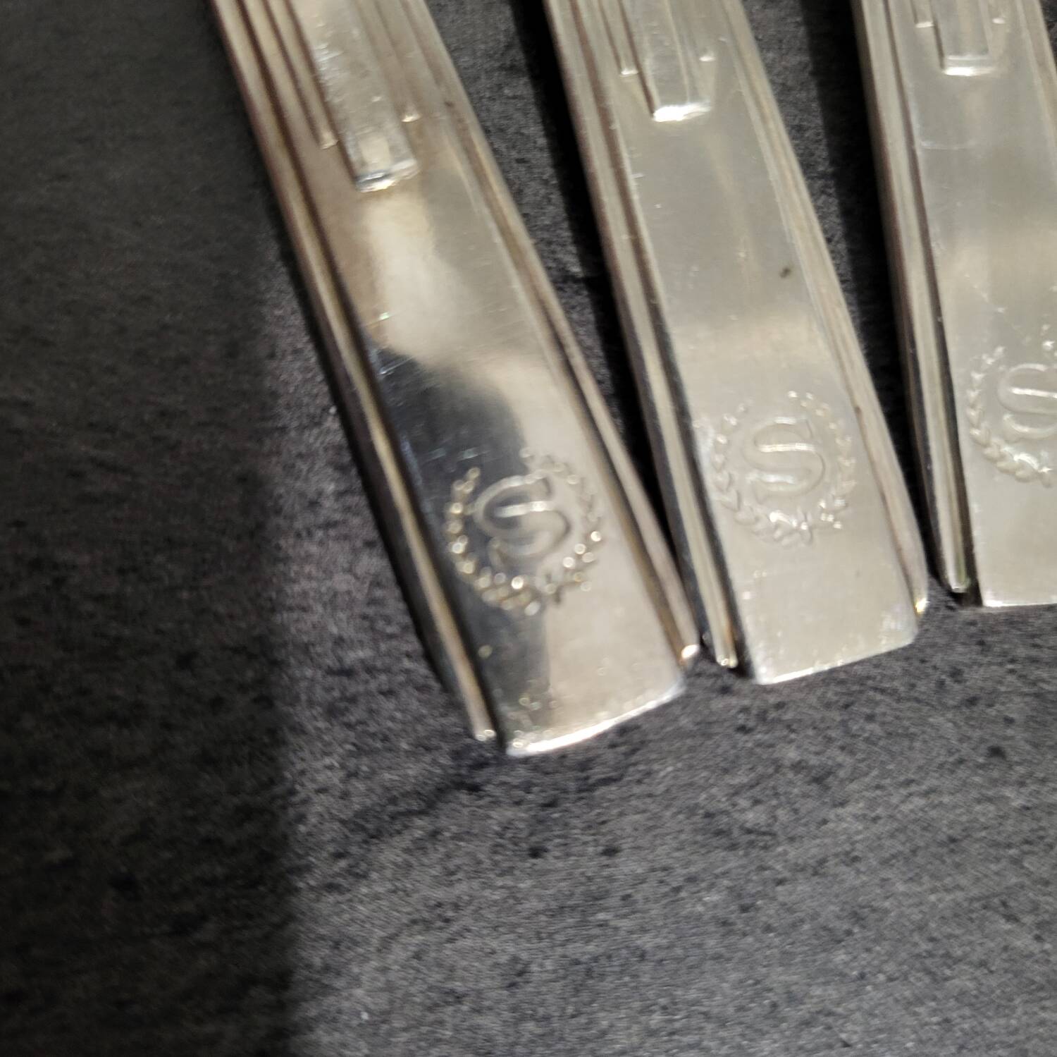 6 vintage Sheraton spoons by Reed & Barton in excellent condition.