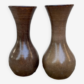 Set of 2 glazed pottery vases.