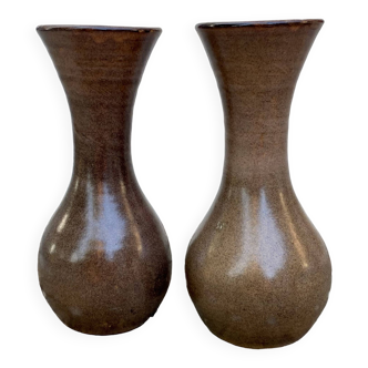 Set of 2 glazed pottery vases.