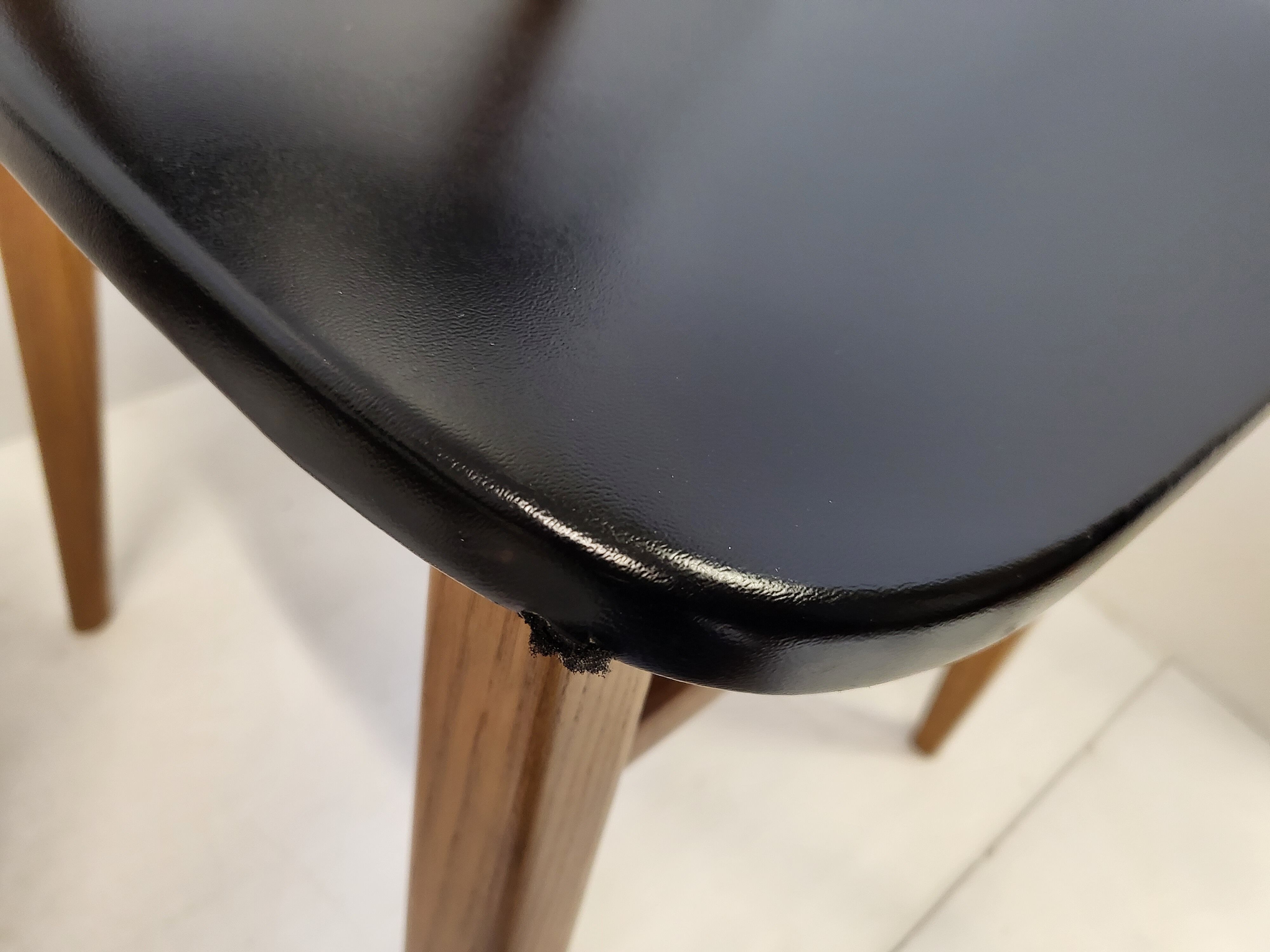 Suite of 4 vintage chairs 1960