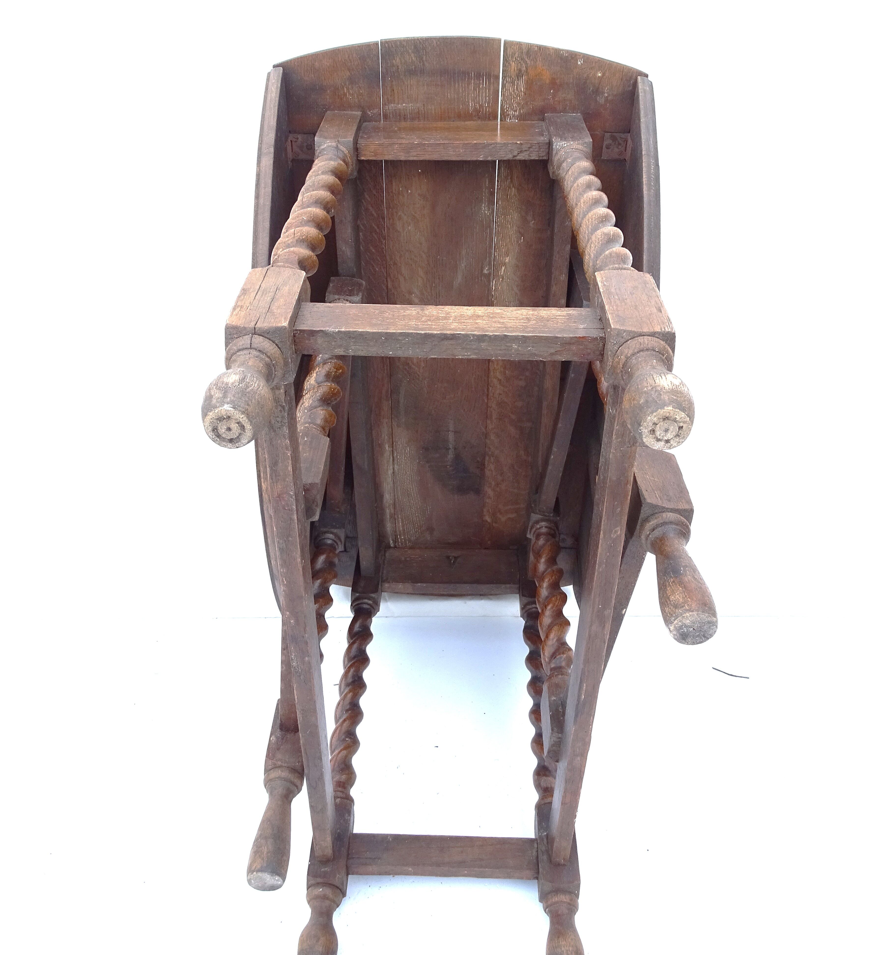 Table get leg in waxed oak.