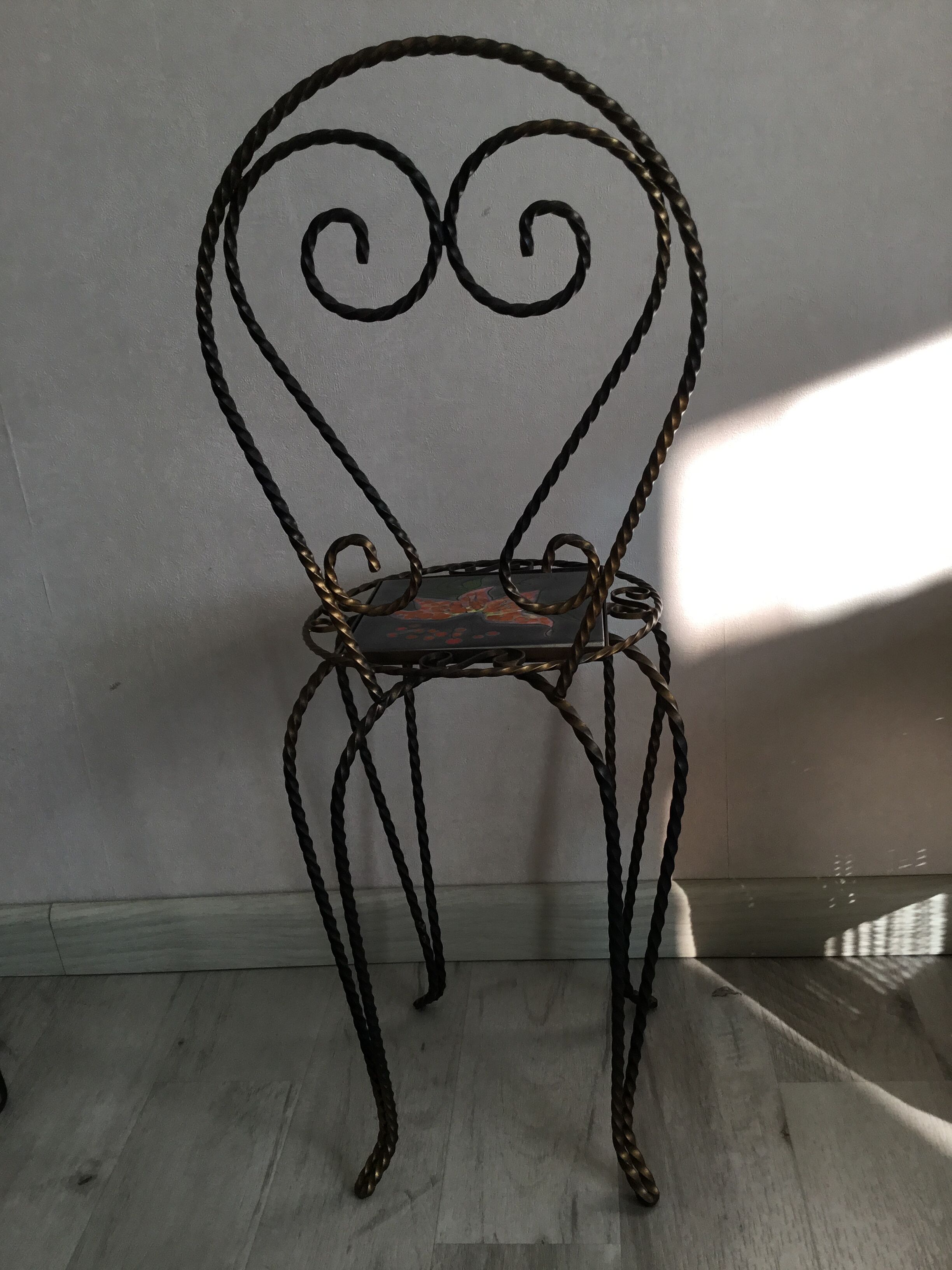 Vallauris harness in the shape of a chair