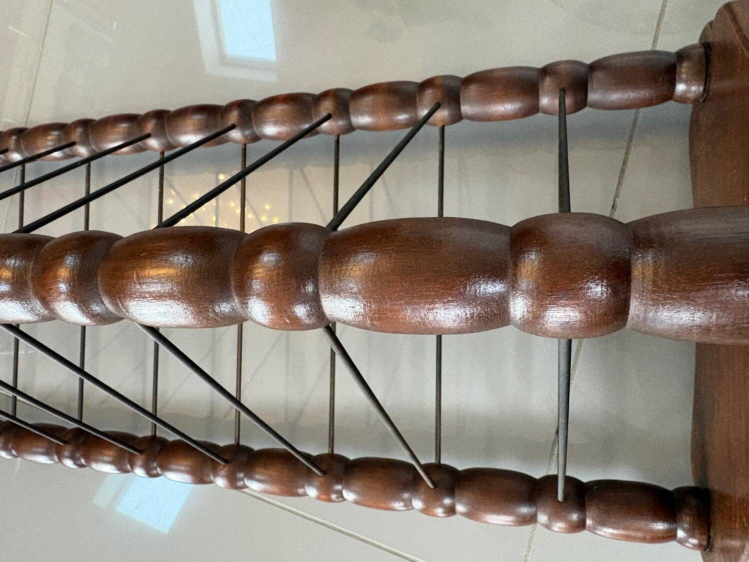 Turned wooden display stand, late 19th - early 20th century.