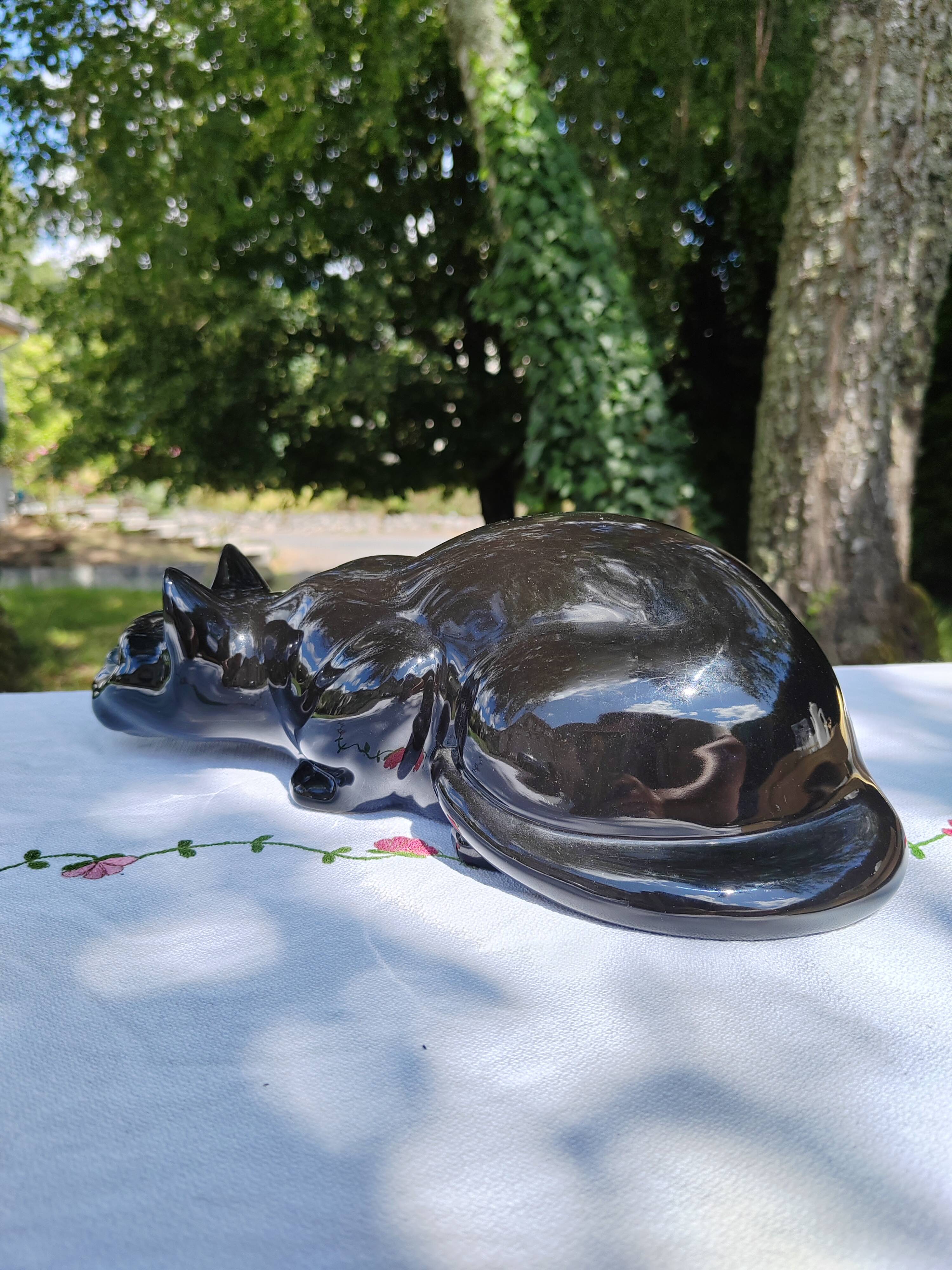 Black ceramic cat
