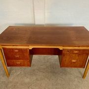 Vintage Danish desk in teak and oak by Børge Mogensen for Søborg Møbelfabrik, 1960s.