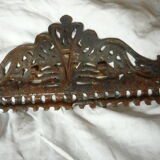 Pediment glazed enameled cast-iron