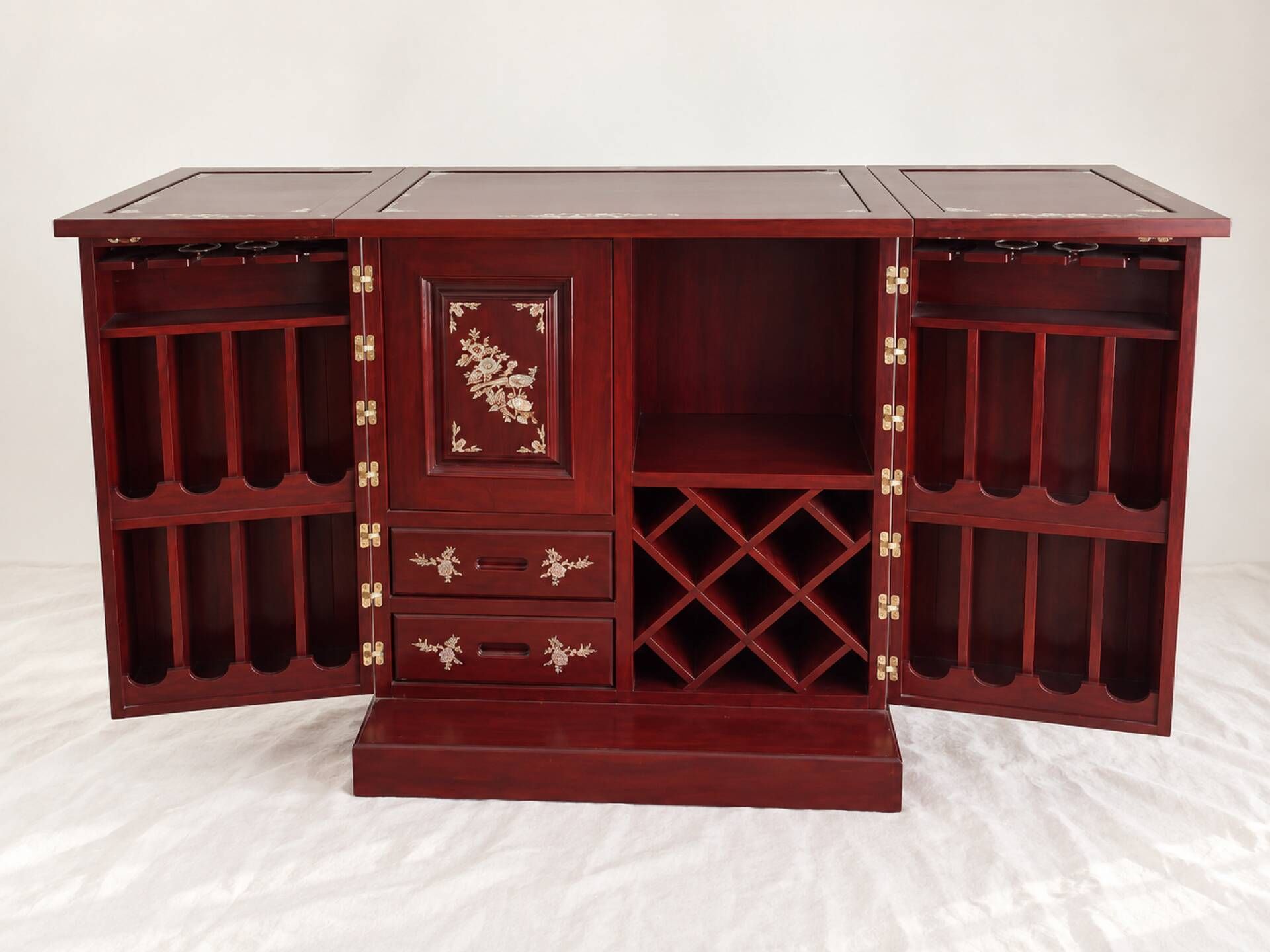 Bar cabinet in rosewood and mother-of-pearl – handcrafted.