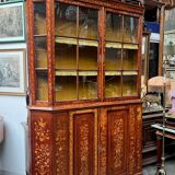 Renaissance display case. Dutch marquetry with floral motifs.