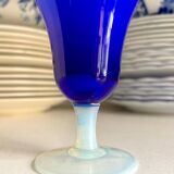 Vase en opaline bleue et blanche