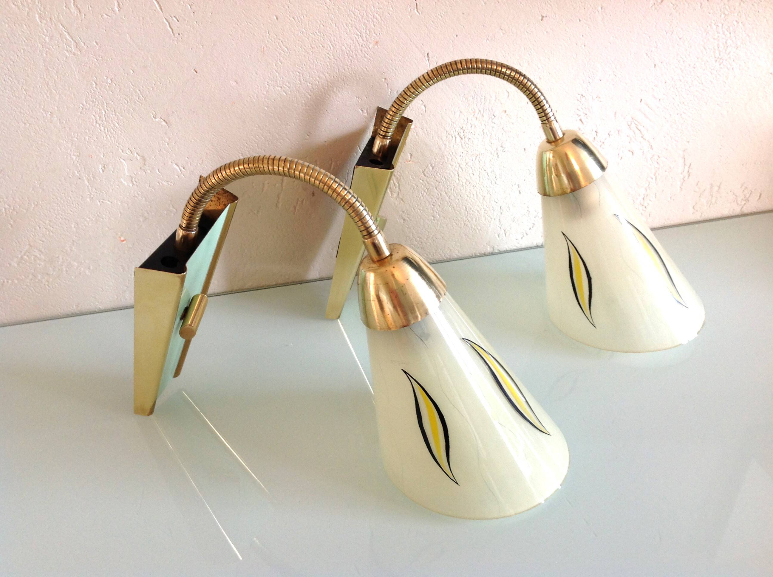 Paire d'appliques  en laiton et verre cornet / vintage années 50-60