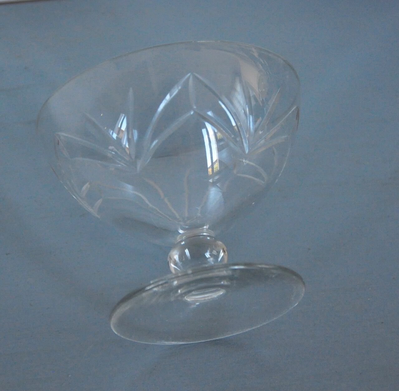 8 cups champagne service