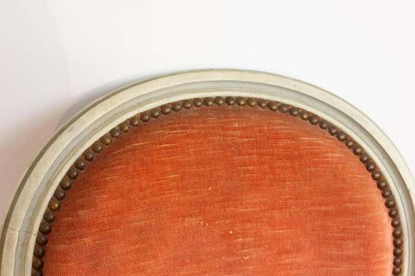 Paire de fauteuils médaillons de style Louis XVI en velours orange- vers 1950