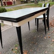 Table et chaises Formica