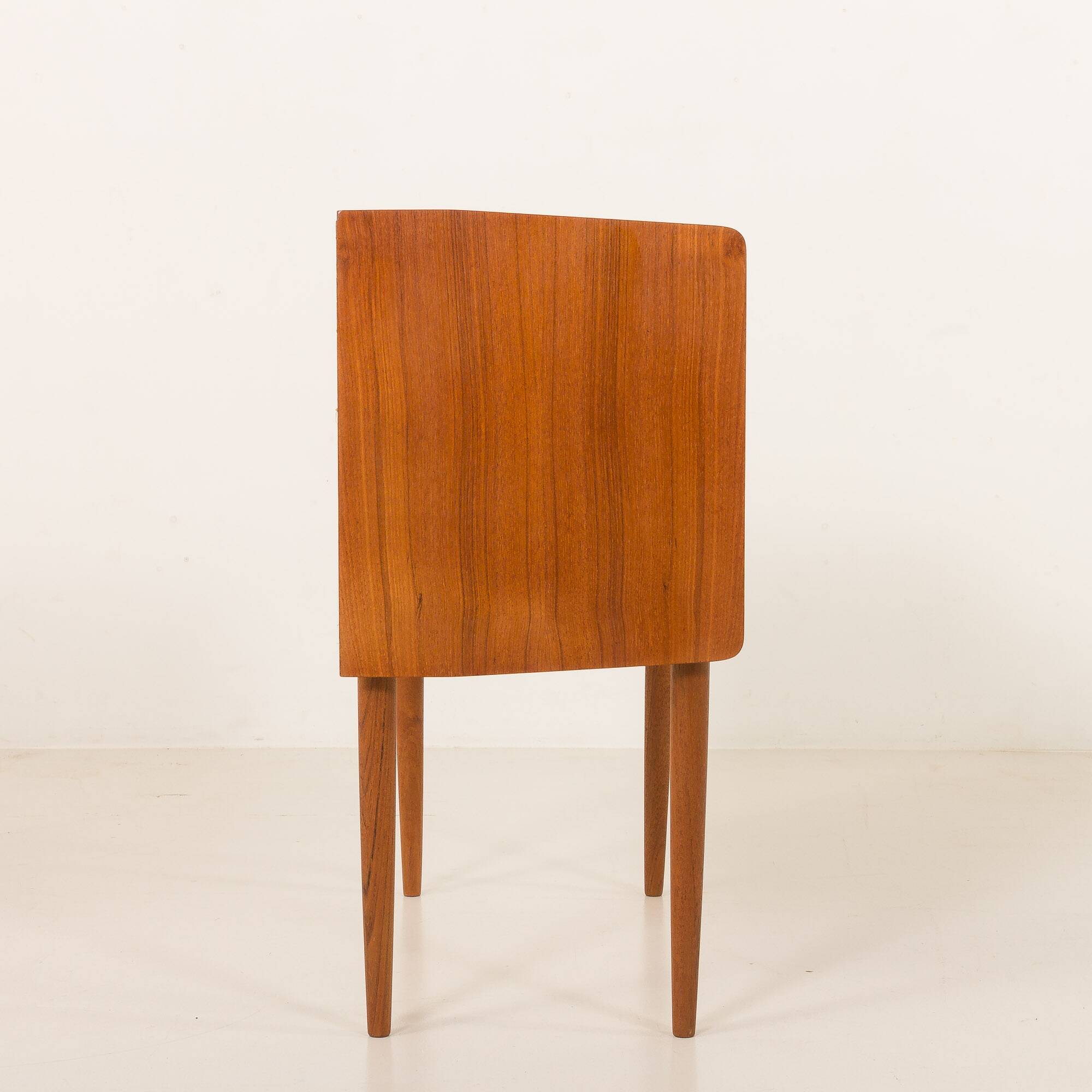 Commode, table de chevet danoise en teck, années 1960