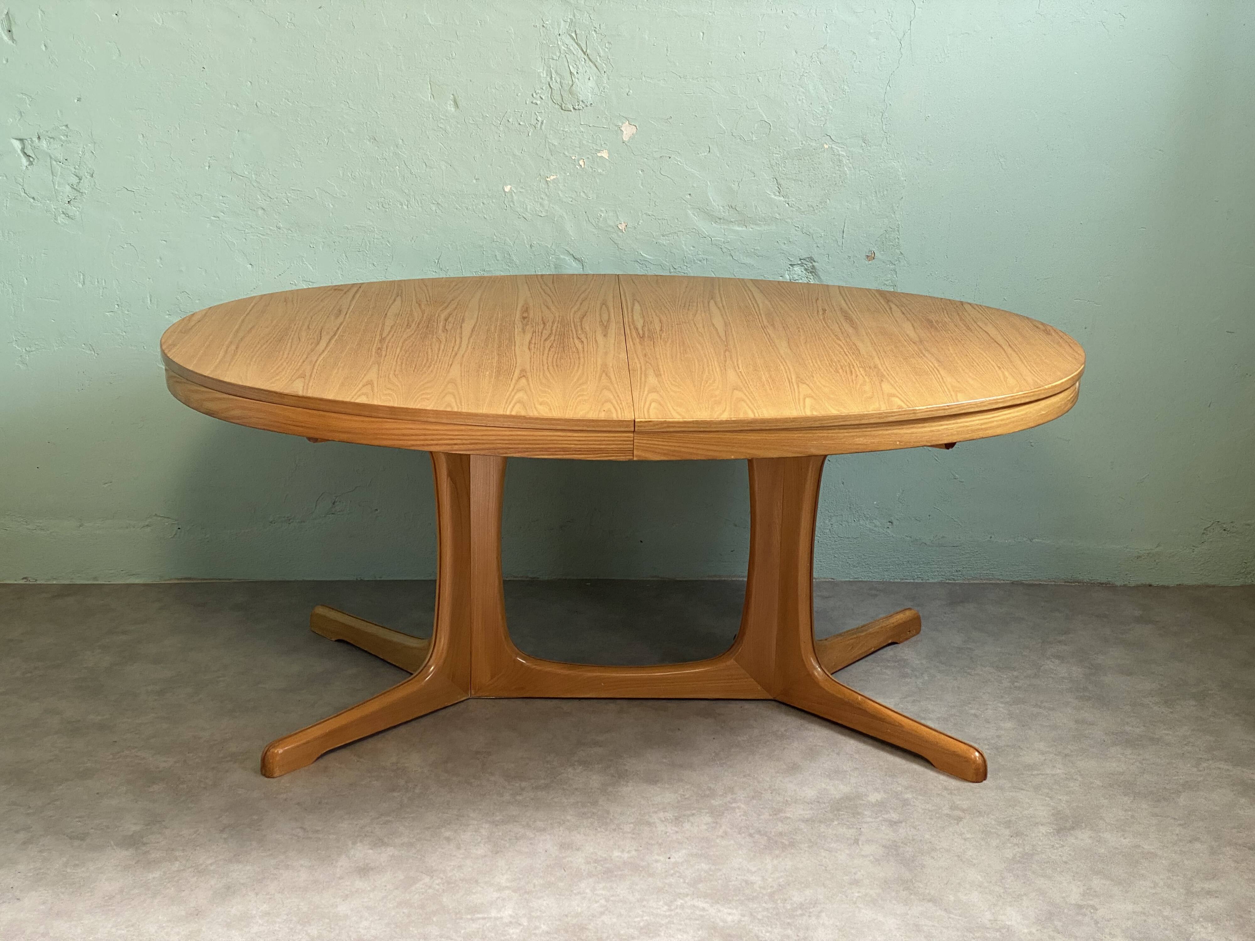 Extendable oval table 260cm Baumann