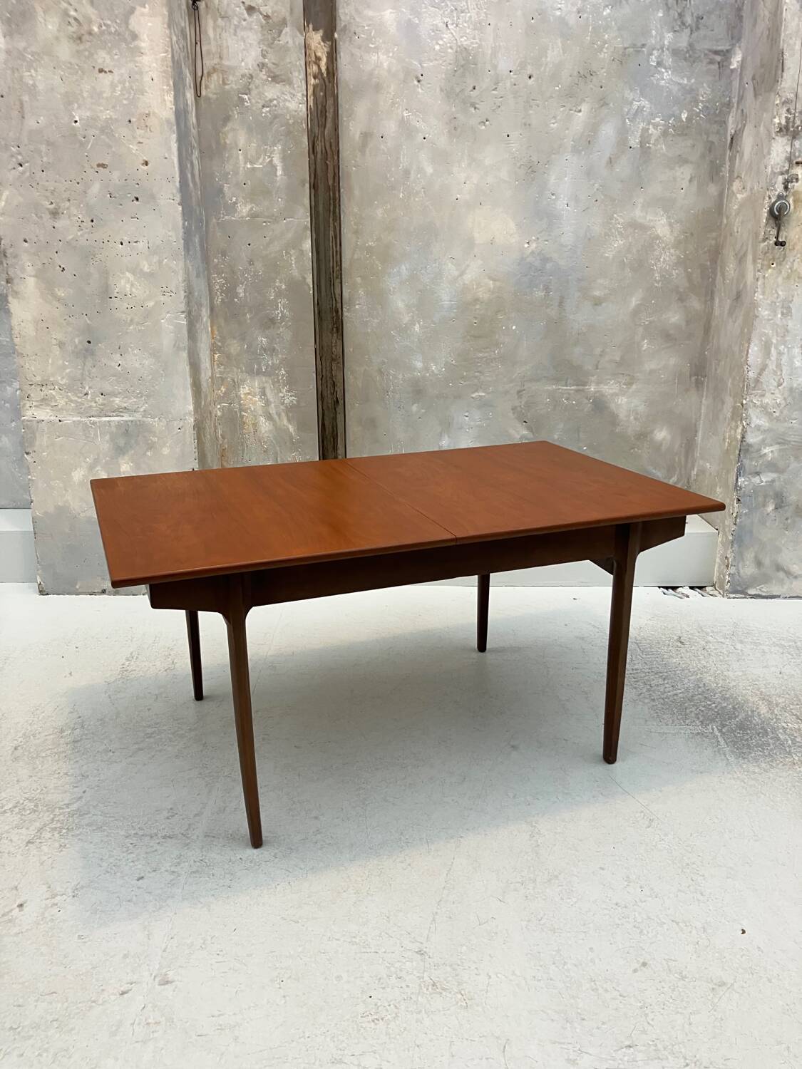 Table scandinave extensible vintage en teck