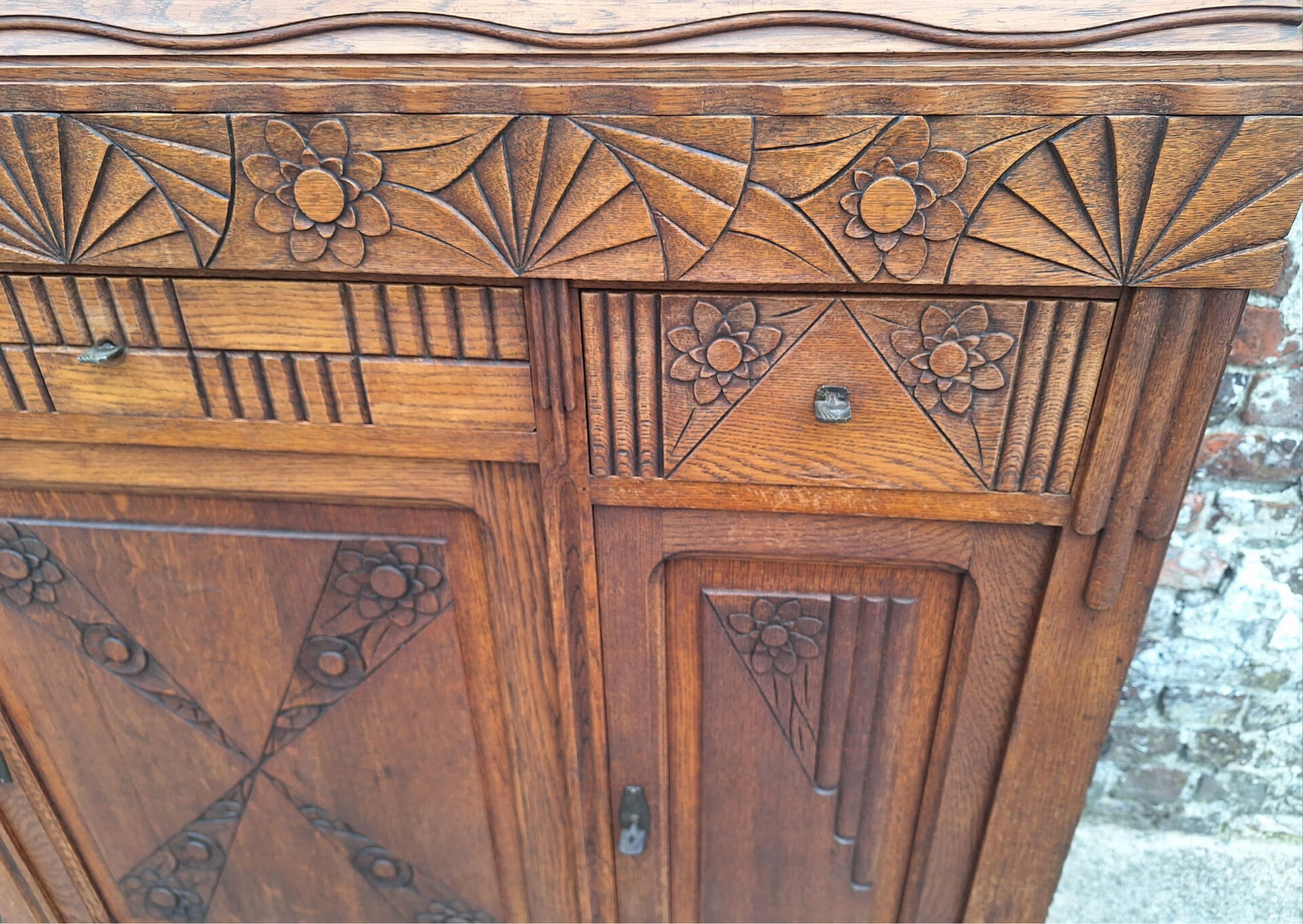 Buffet art déco plateau bois, meuble vaisselier ancien  Dimensions 142
