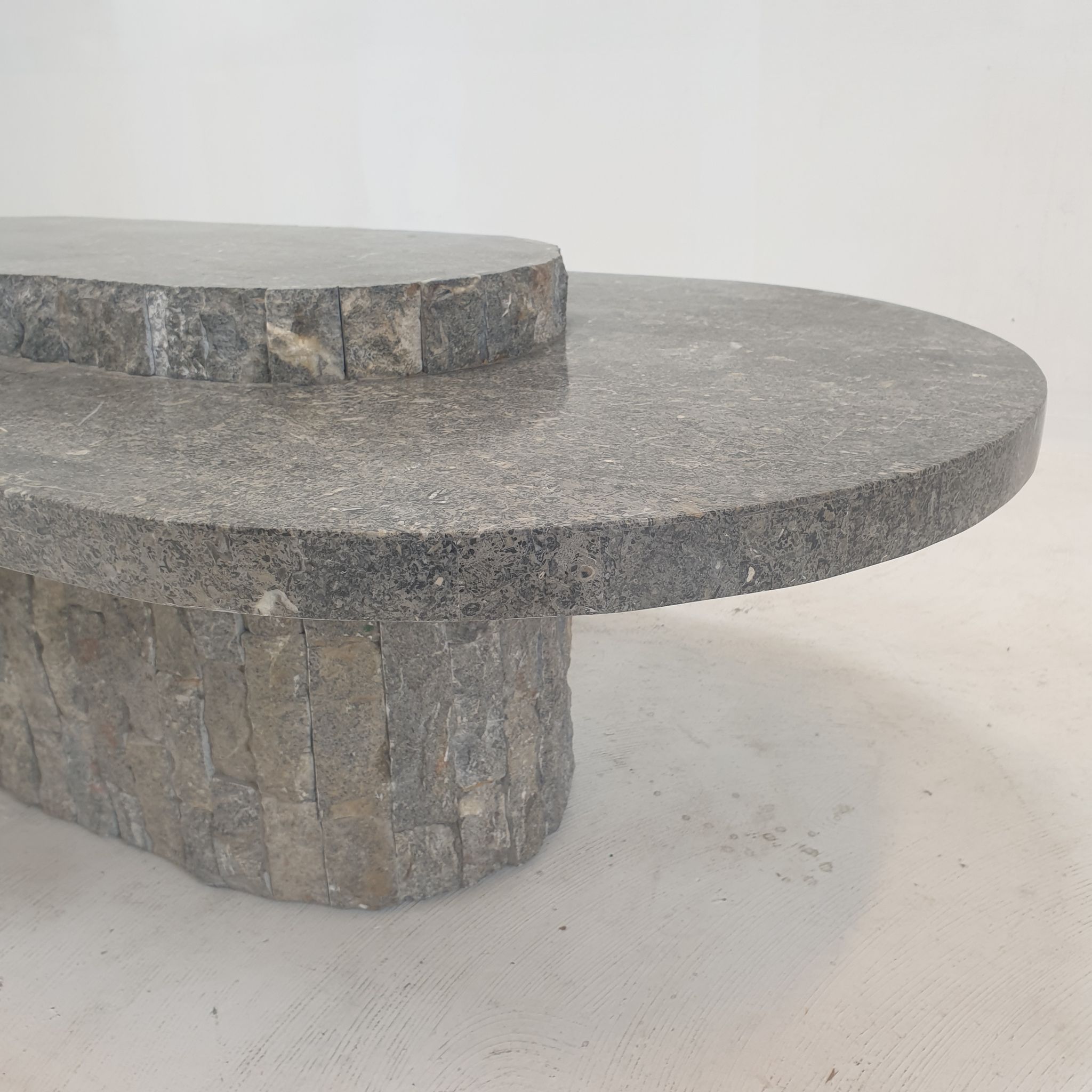 Table basse en pierre fossile, Magnussen Ponte, années 1980