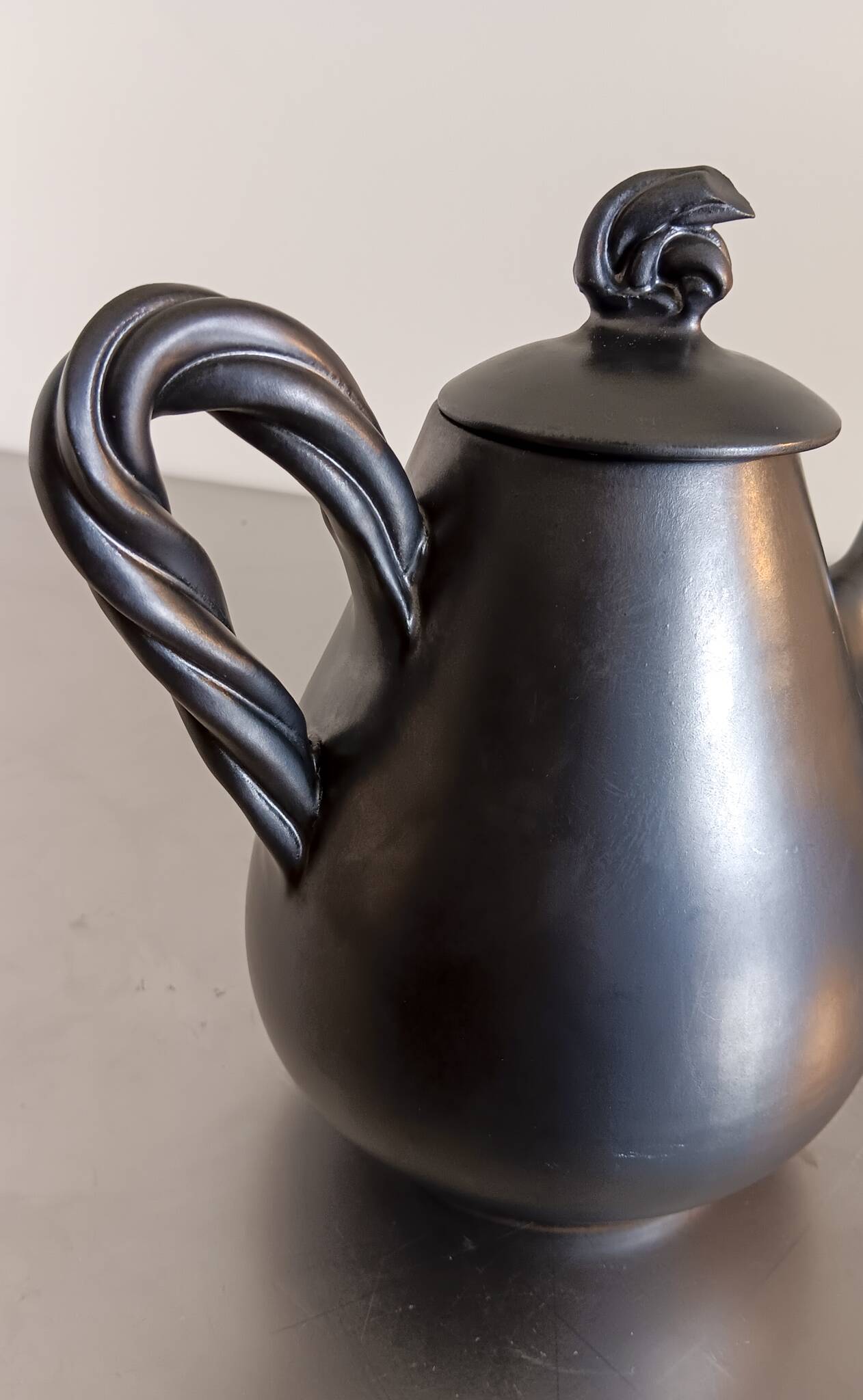 Vallauris Monica Céram coffee set, anthracite black outdoors, green indoors. 9 pieces.