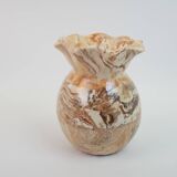 Vase rond à col corolle en terre mêlée ocre