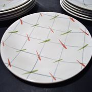 11 assiettes à dessert et plat à tarte vintage en céramique à décor de carreaux