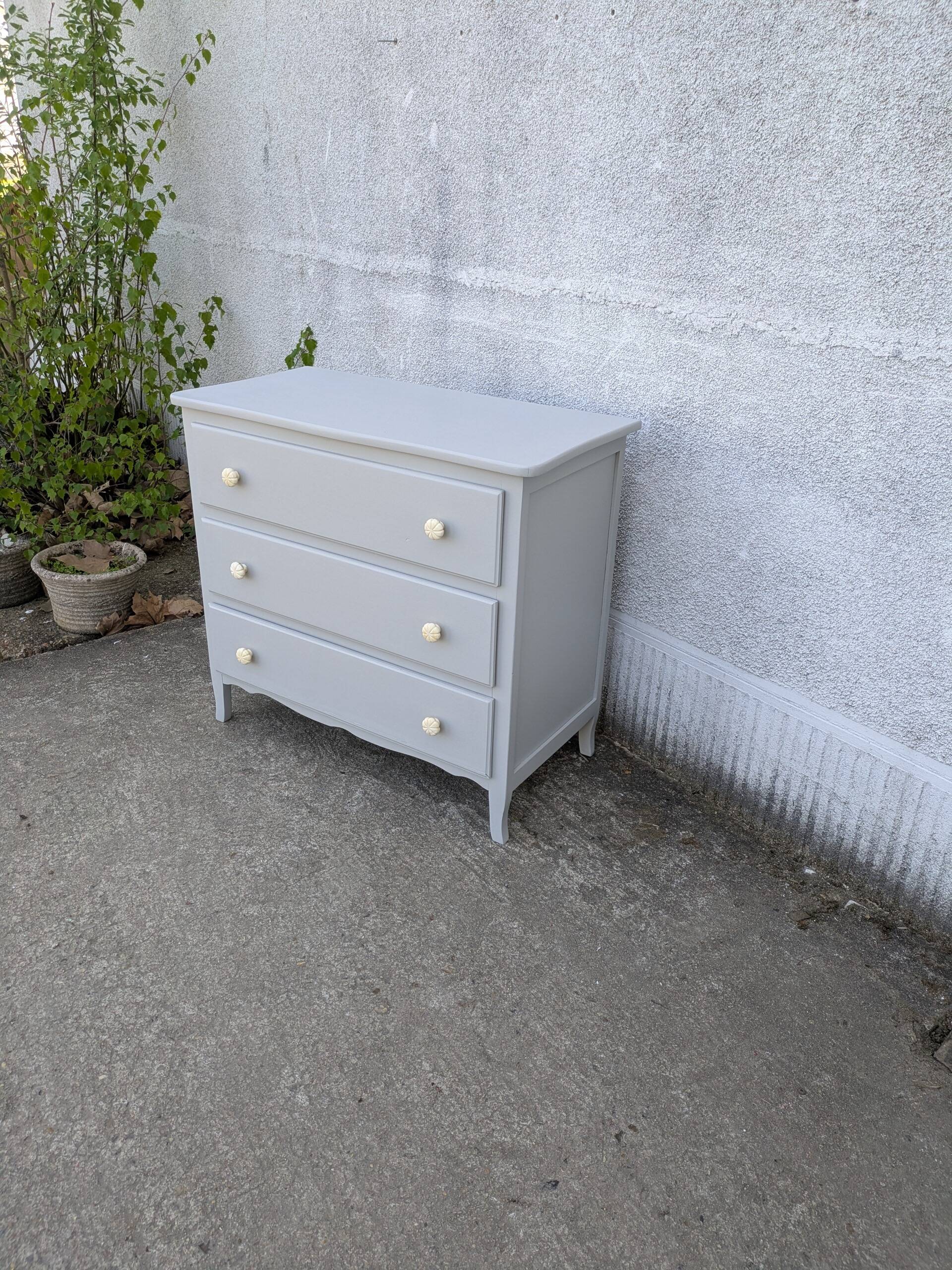 Painted chest of drawers
