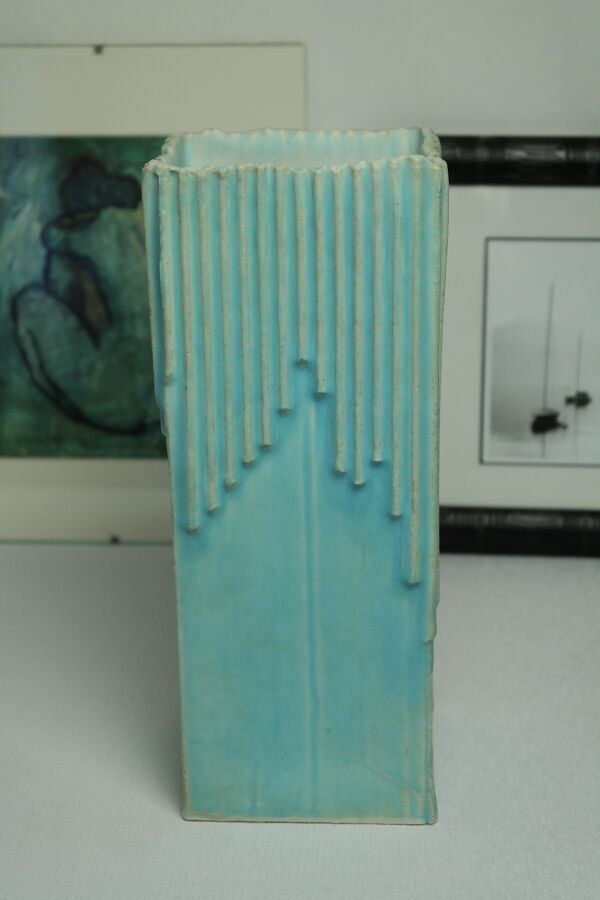Vase céramique moderniste bleu estampillé signé années 80
