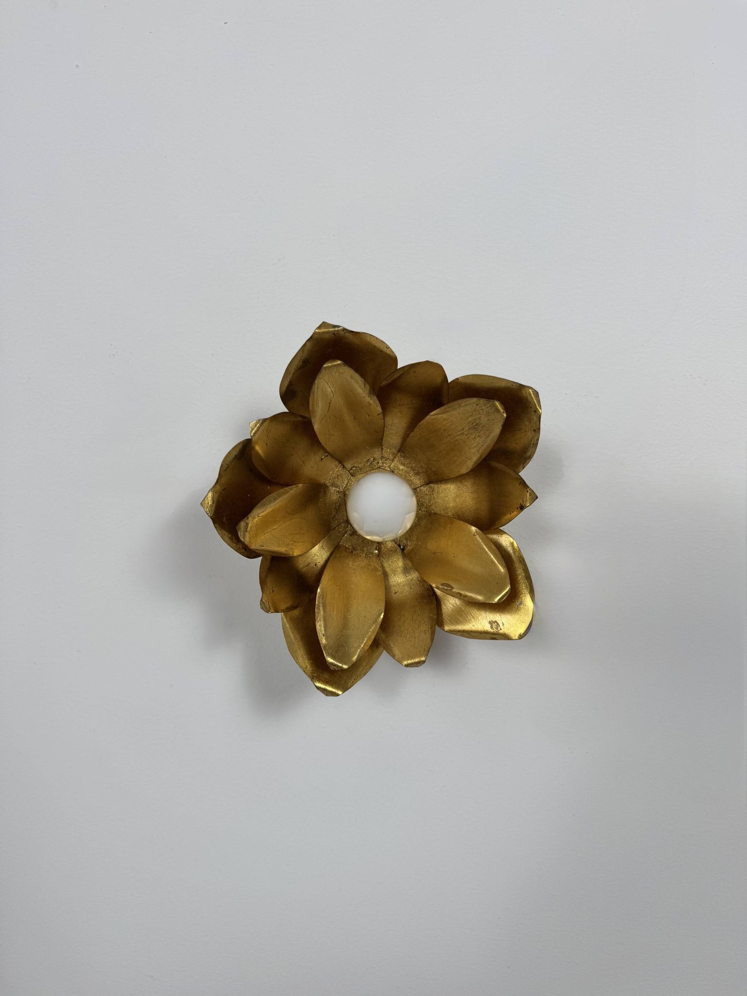 Set of 3 vintage flower wall lights, gold metal, France, 1970.