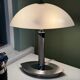 Lampe à poser dôme en opaline et acier Mid-Century