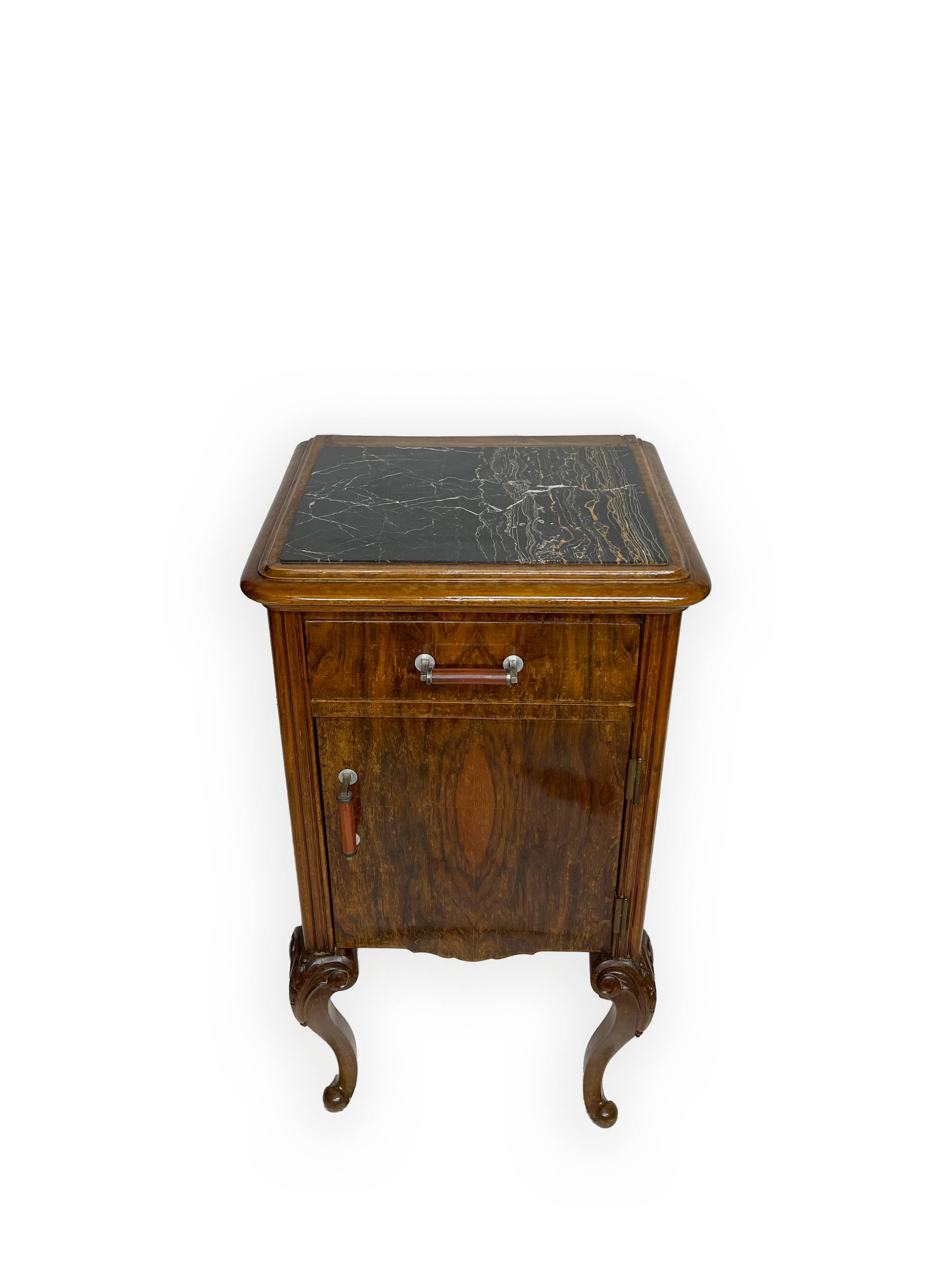 Tables de chevet italiennes en noyer, années 1930/1940