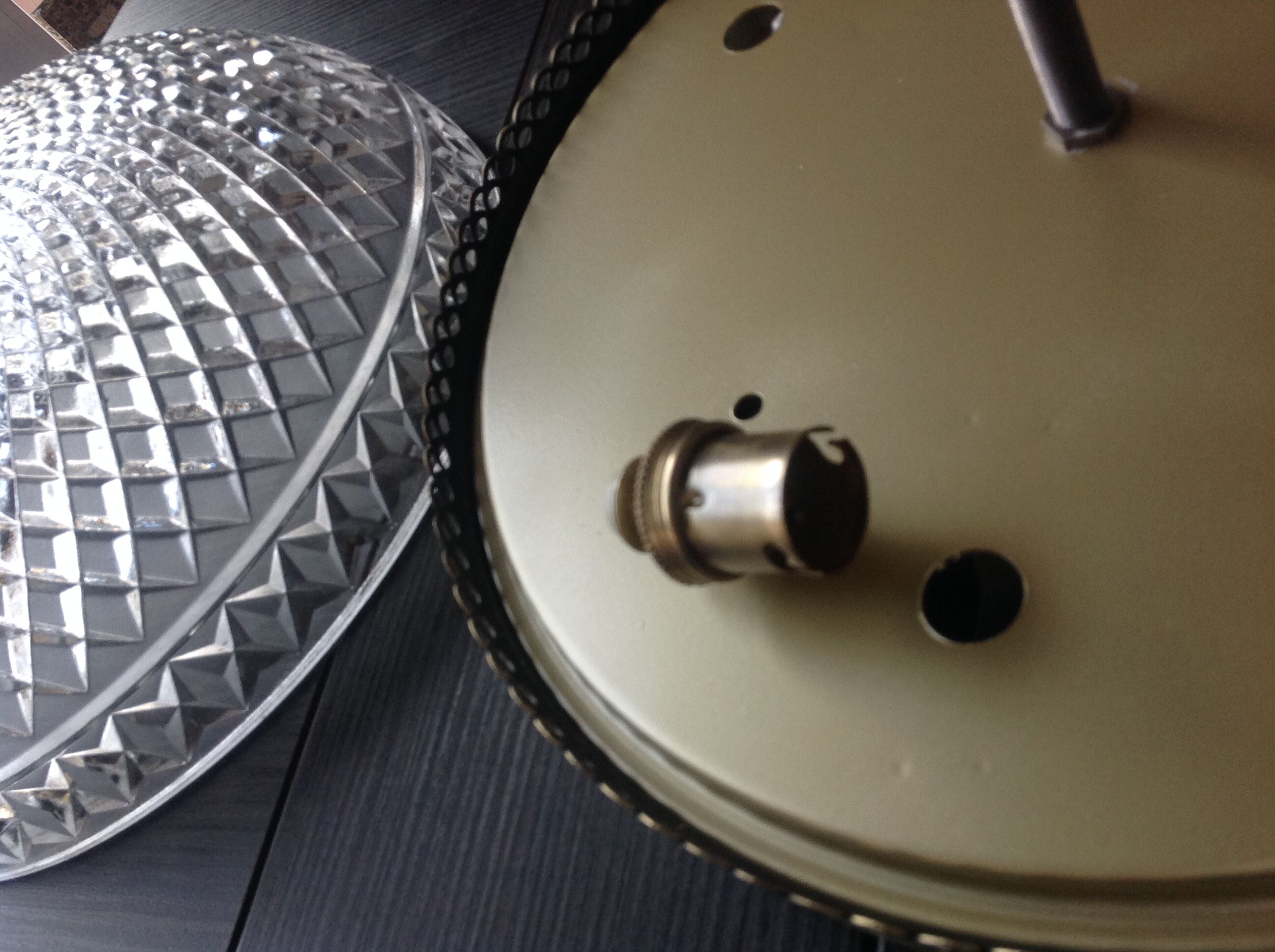 Round ceiling lamp in structured glass art deco style 30s-40s