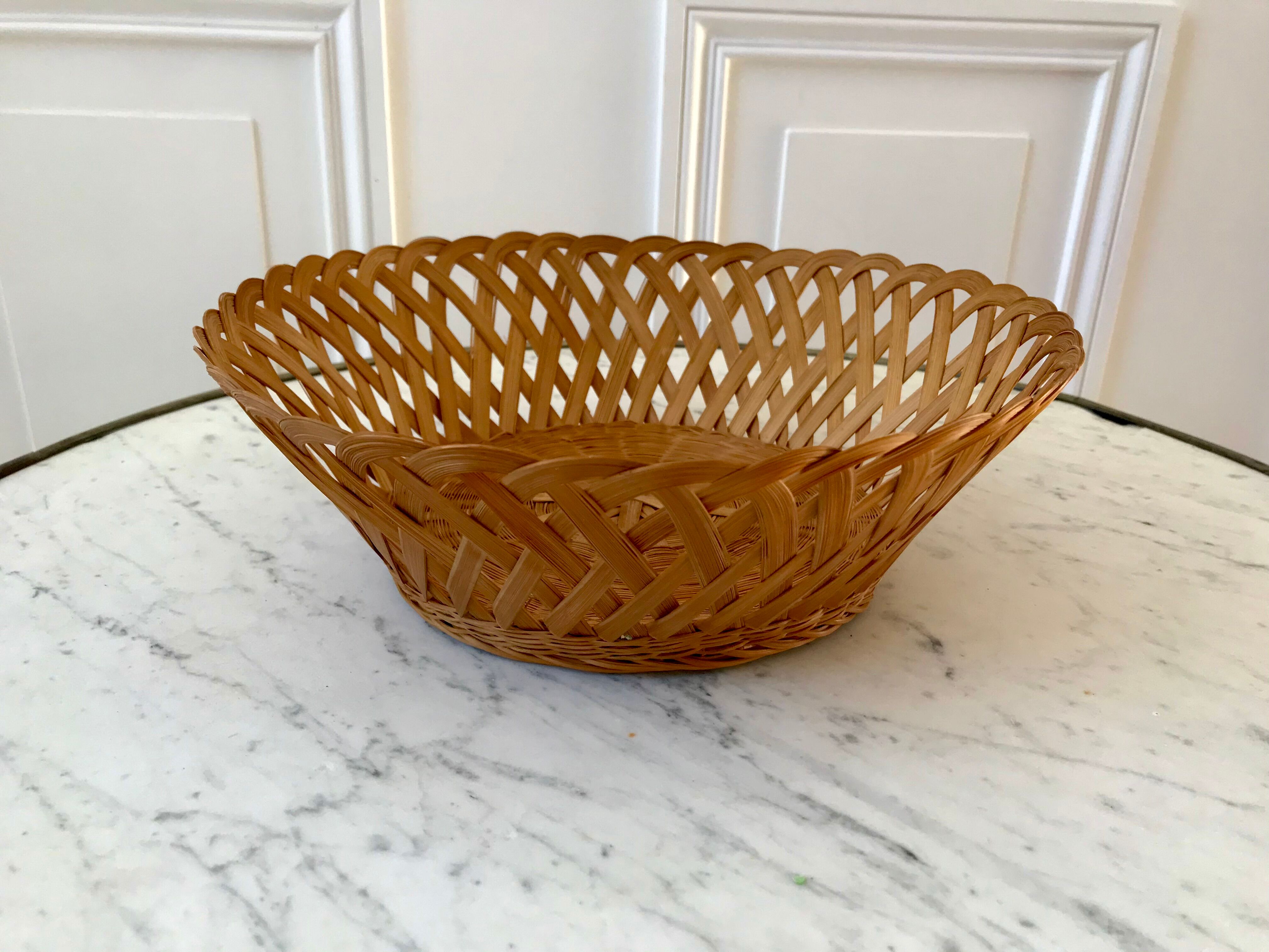 Round wicker basket 70s