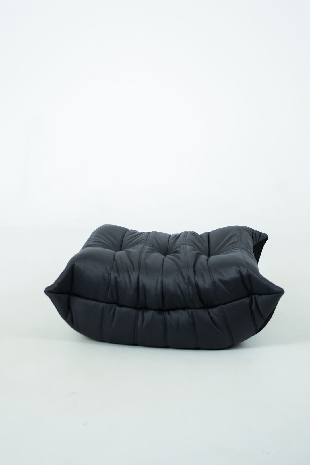 Togo set of chair and pouf in black shiny velvet