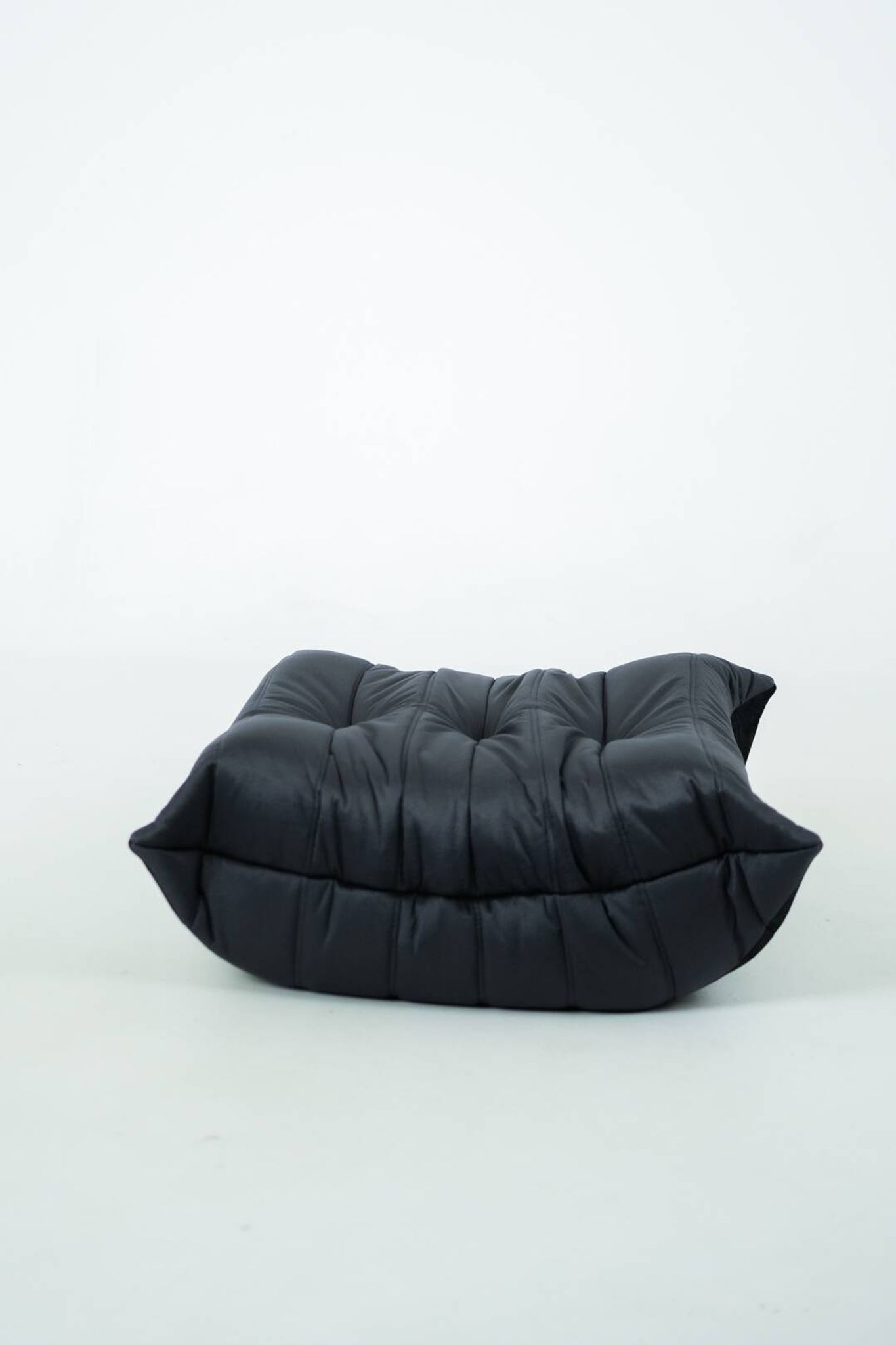 Togo set of chair and pouf in black shiny velvet