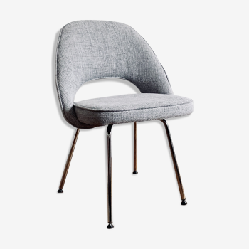 Chaise " Conférence " par Eero Saarinen