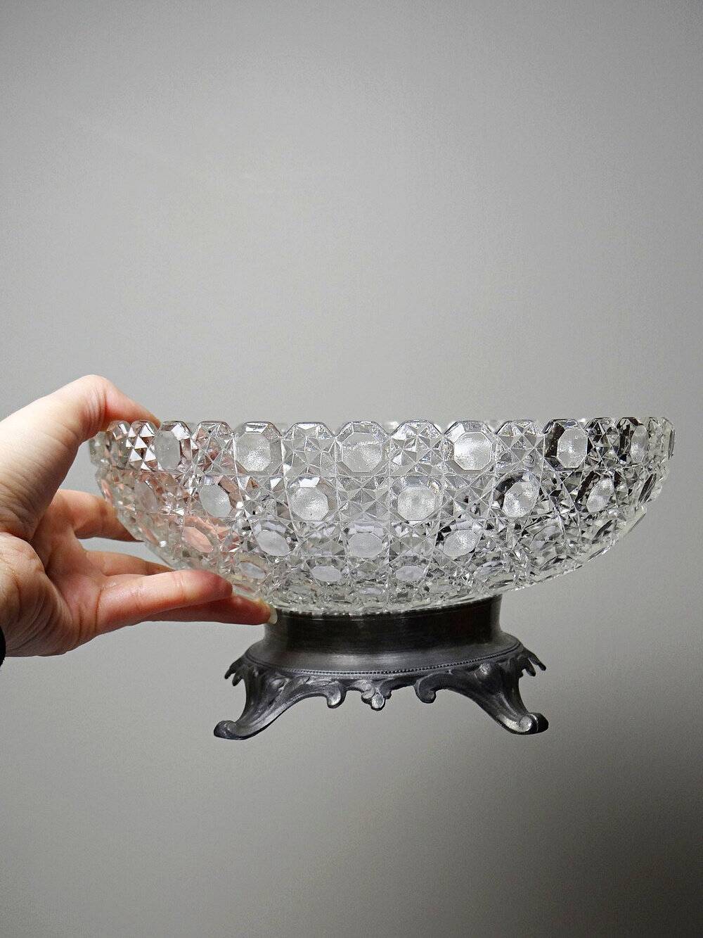 Coupe en verre pressé pointes diamants et étain, 1920-1950