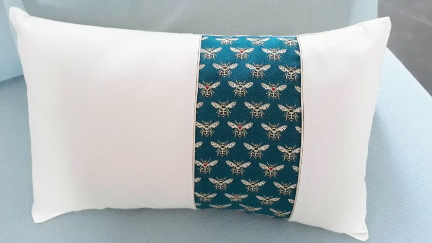 Cushion cover Bee fabrics on emerald green background