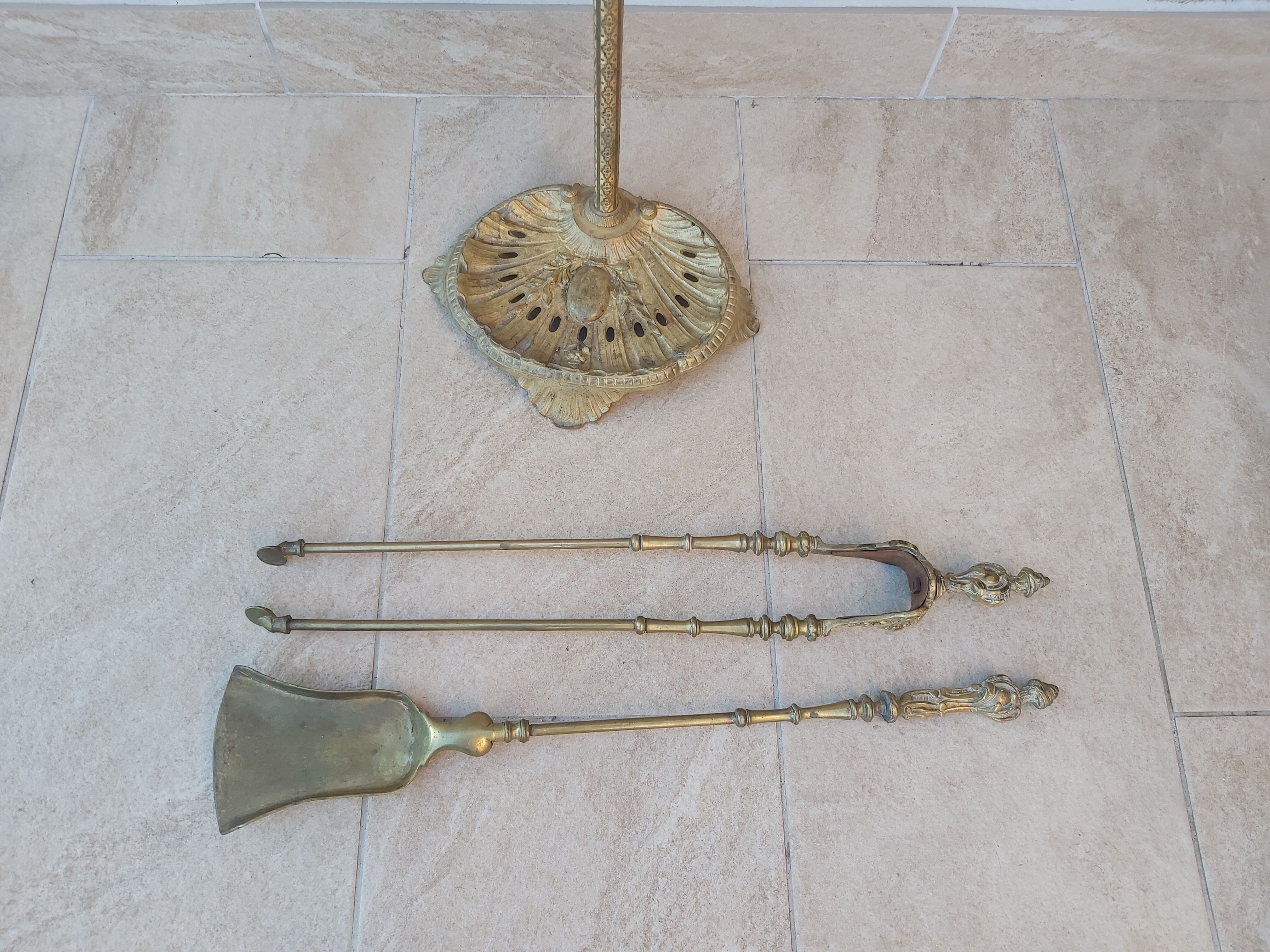 Bronze fireplace servant