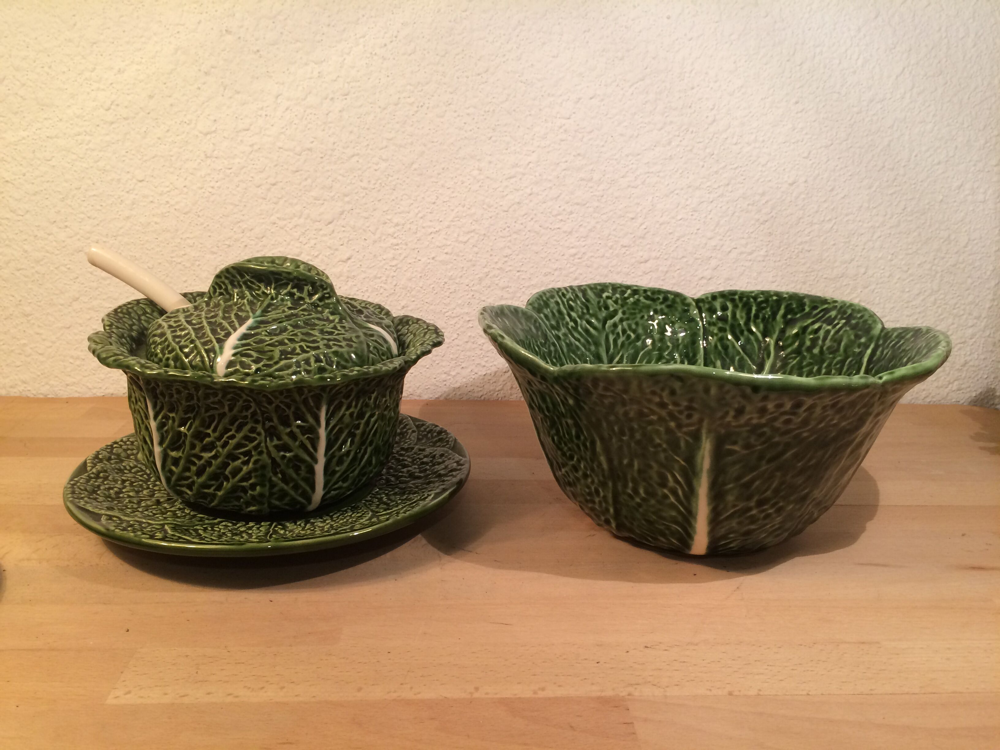 Ceramic cabbage service: salad bowl and tureen