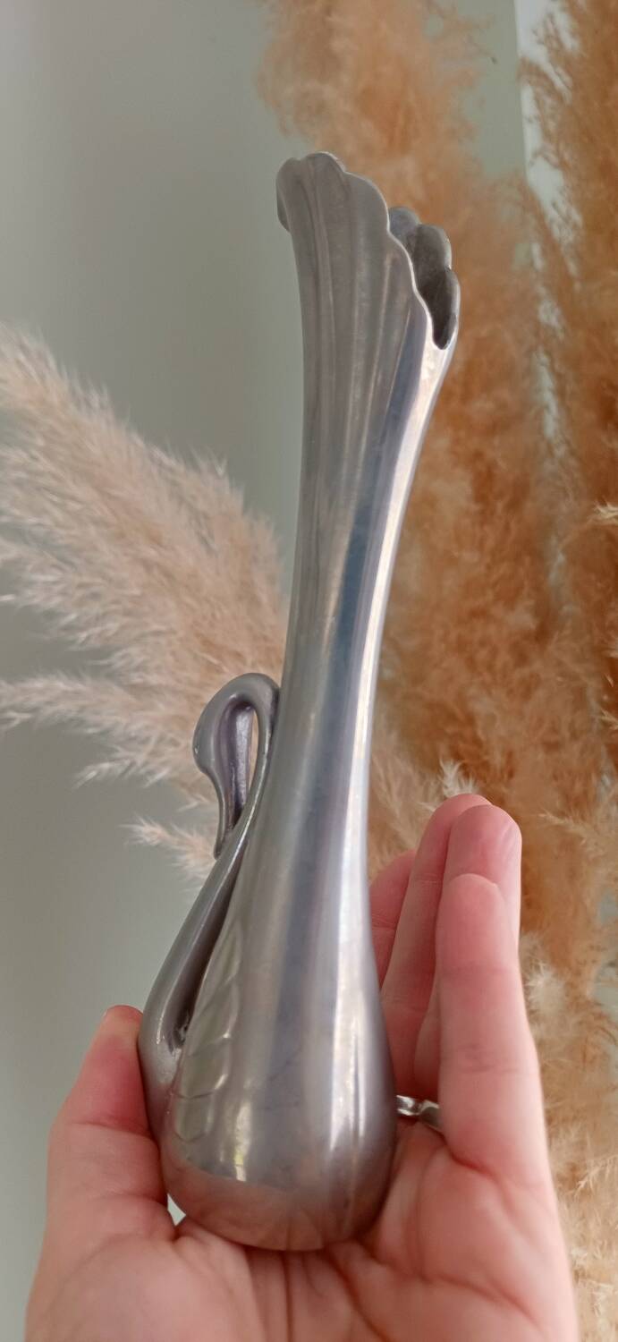 Metal swan soliflore vase