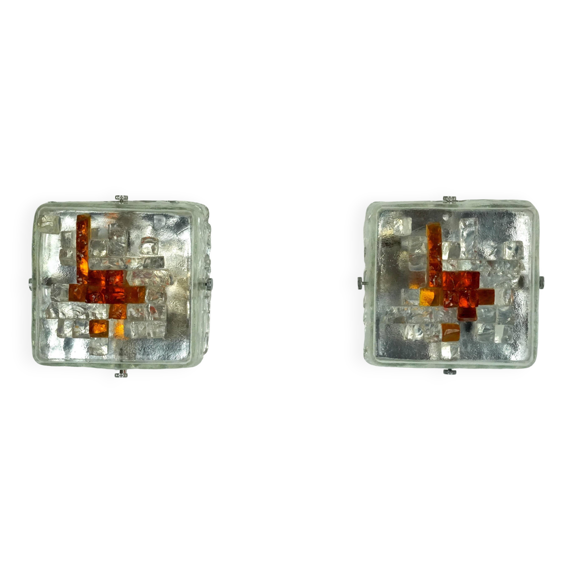Poliarte, rare pair of wall lamps in cut murano glass. Italy 1970s