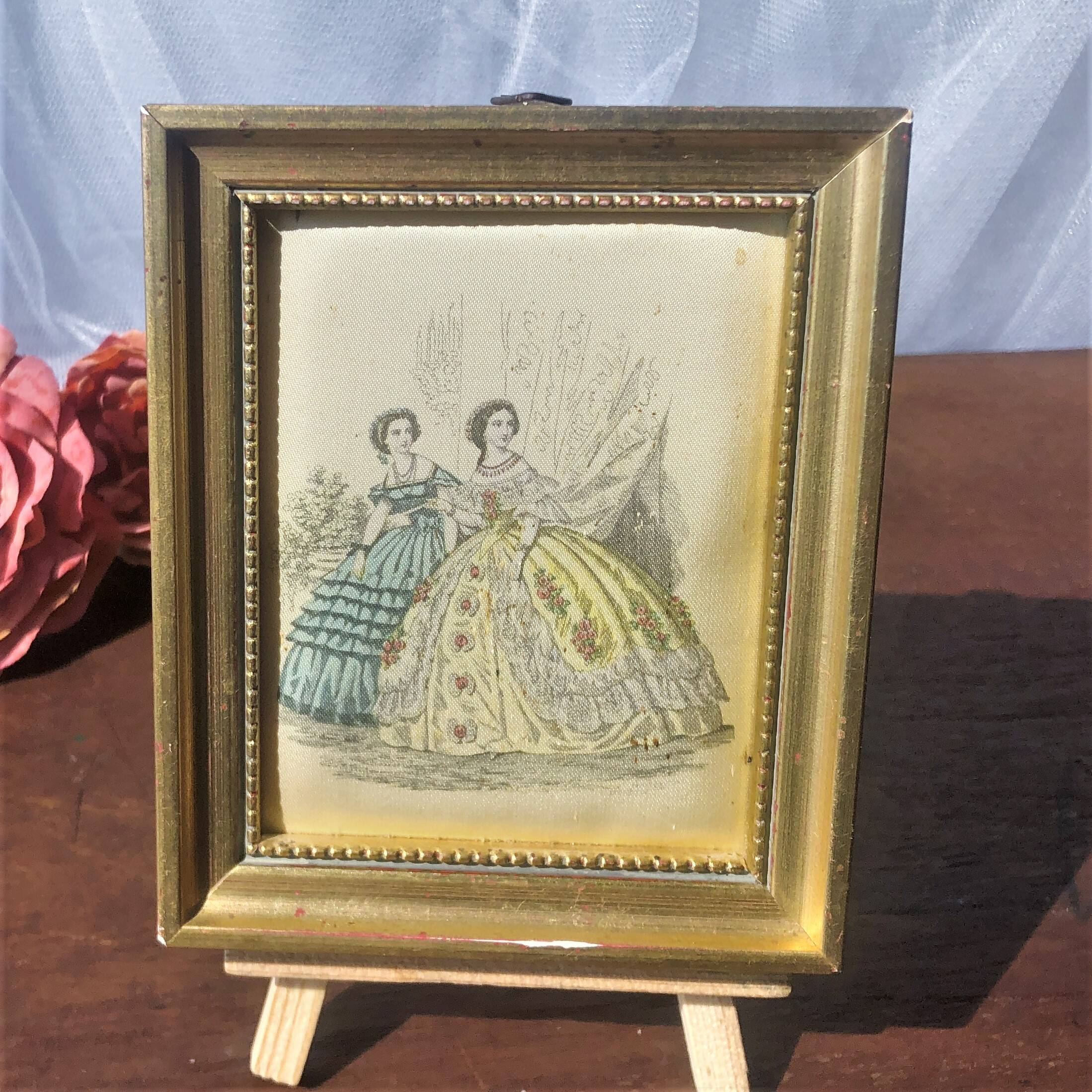 Lot de deux petits cadres portrait de marquises