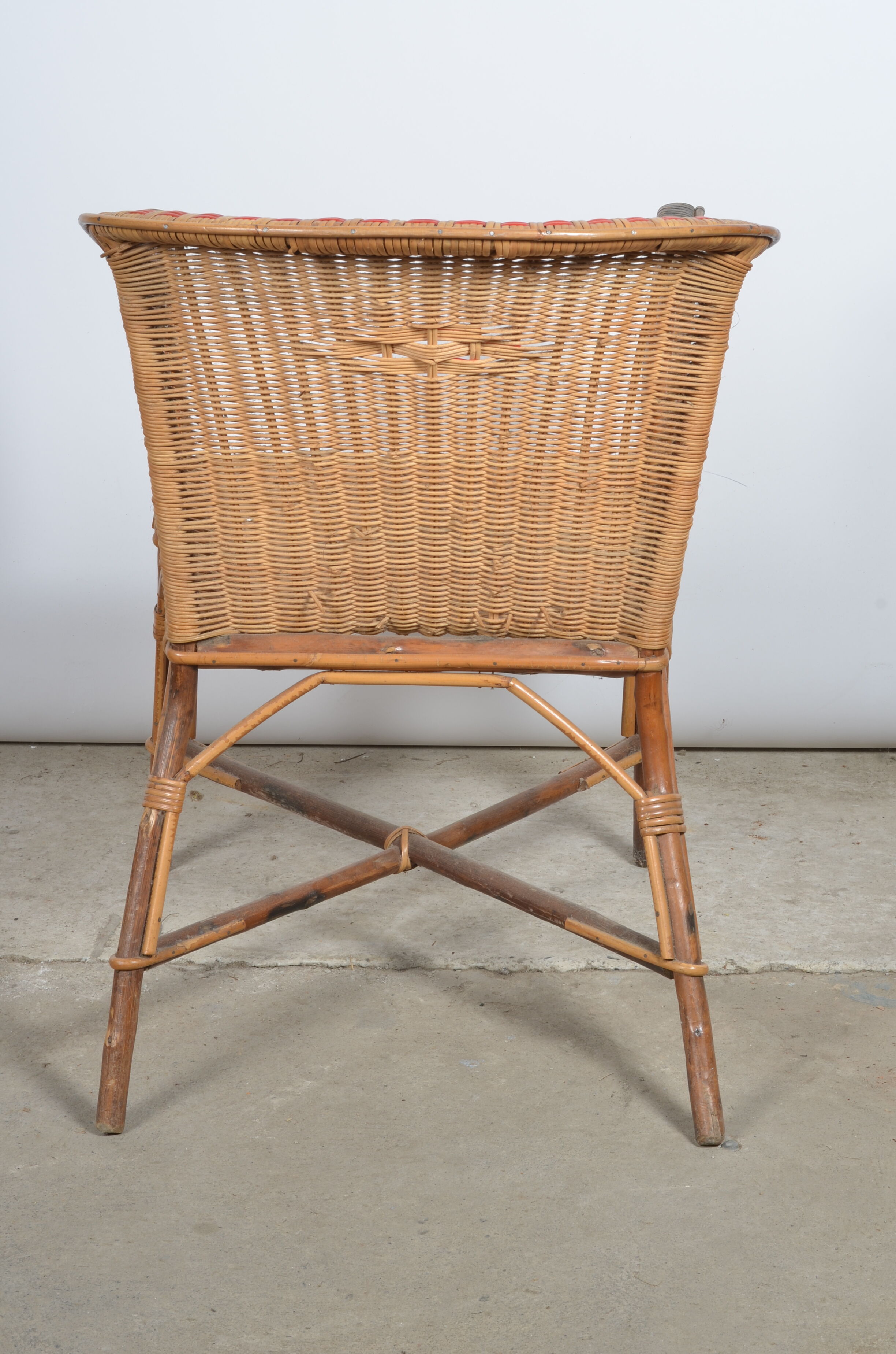 Rattan armchair and scoubidou décor