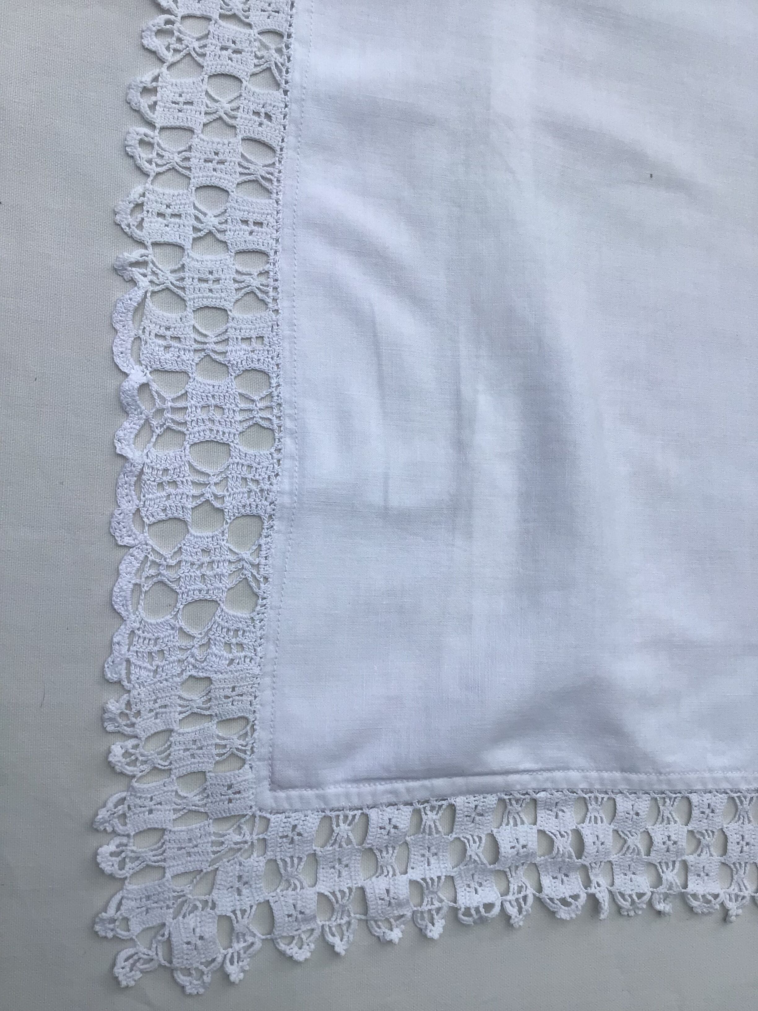 Wide edge pillowcase crocheted hand 78x74cm