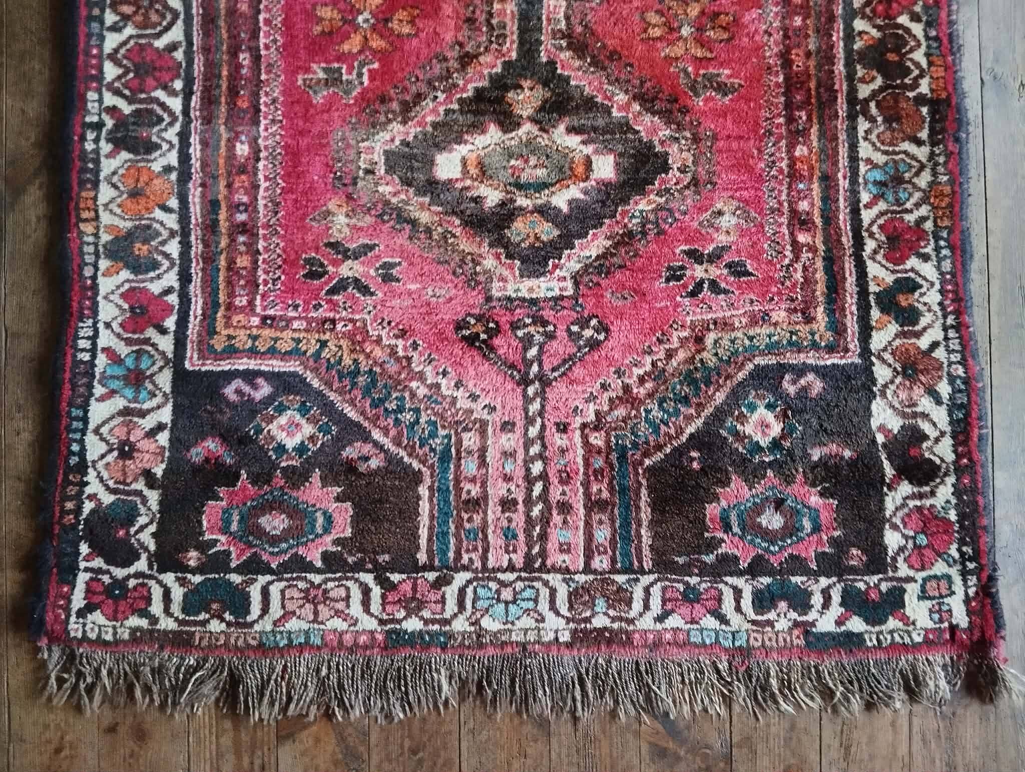 Handmade Persian Shiraz rug 166x112cm