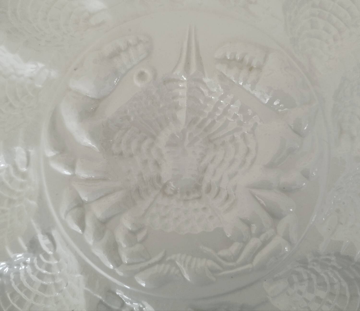 Oyster service dish and 6 plates barbotine earthenware sarreguemines ecru vintage