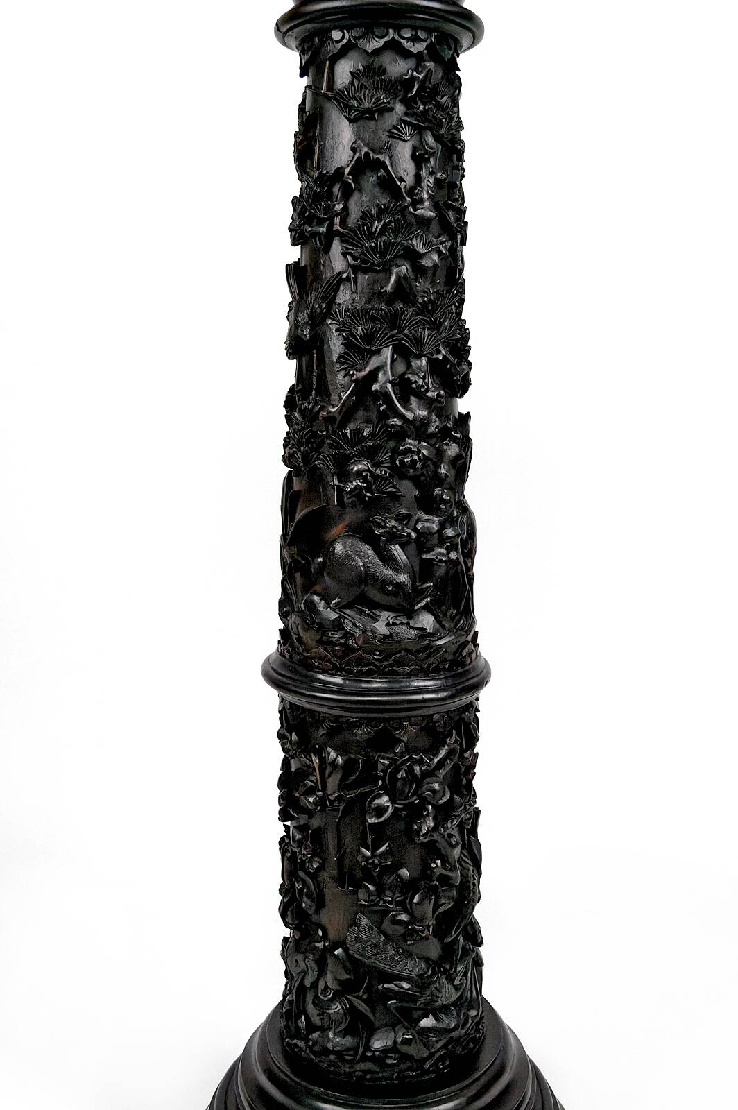 Important high Asian column / saddle in carved wood, circa 1880, Indochina
