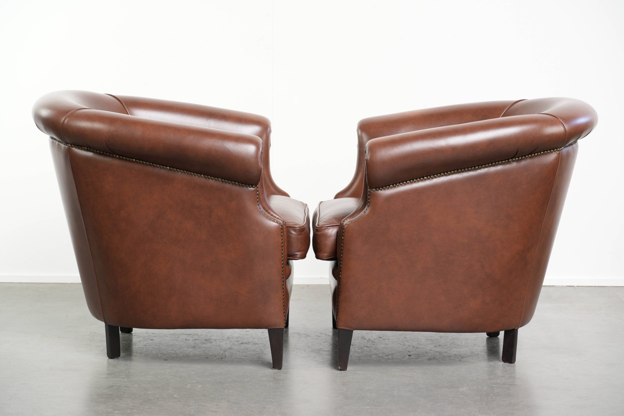 Set of 2 cognac-coloured cow leather club armchairs in English style